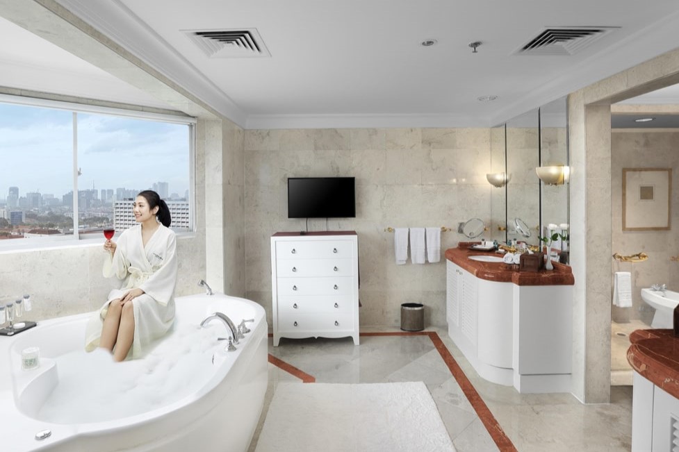 Presidential-Suite-Master-Bathroom