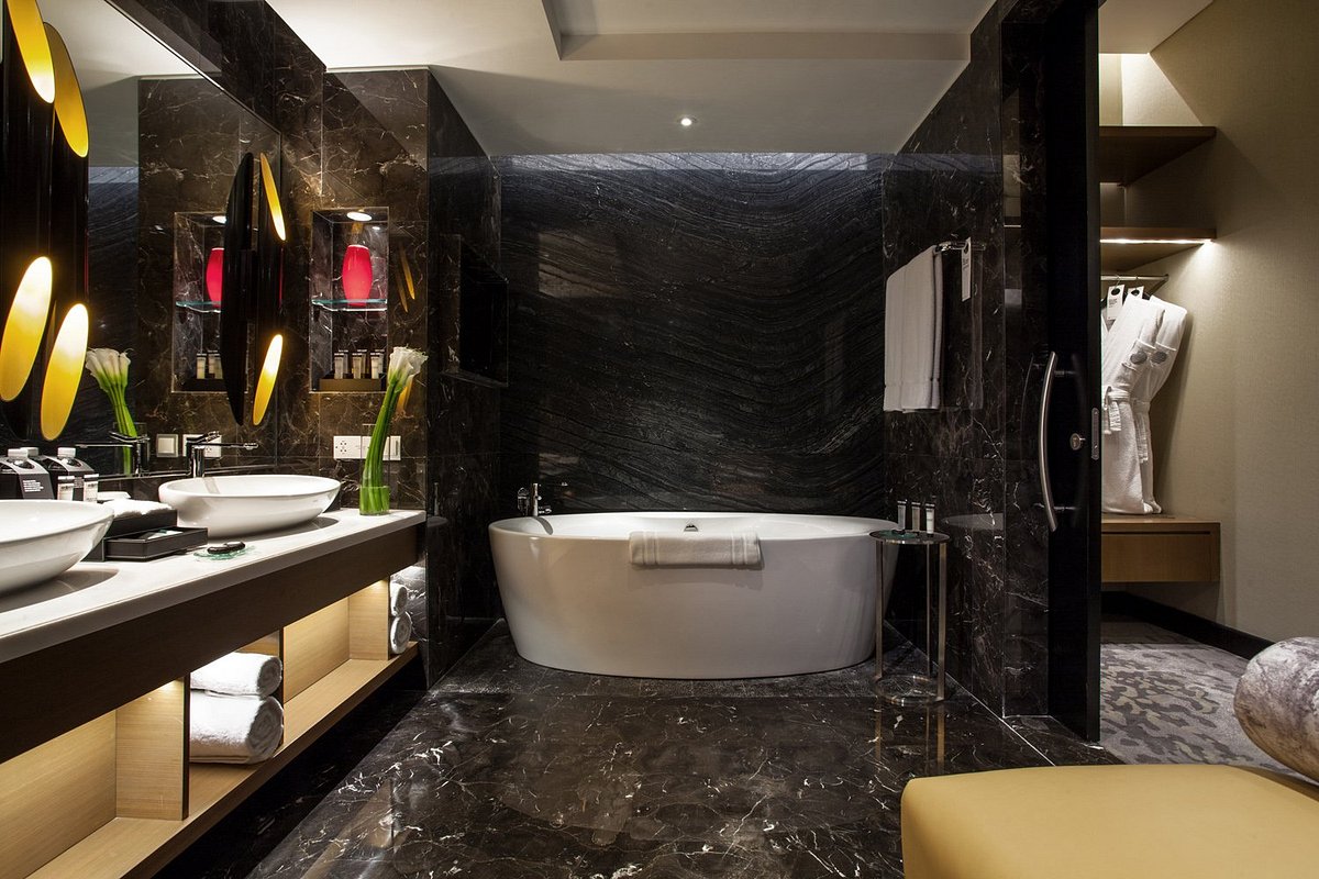 accent-suite-bathroom